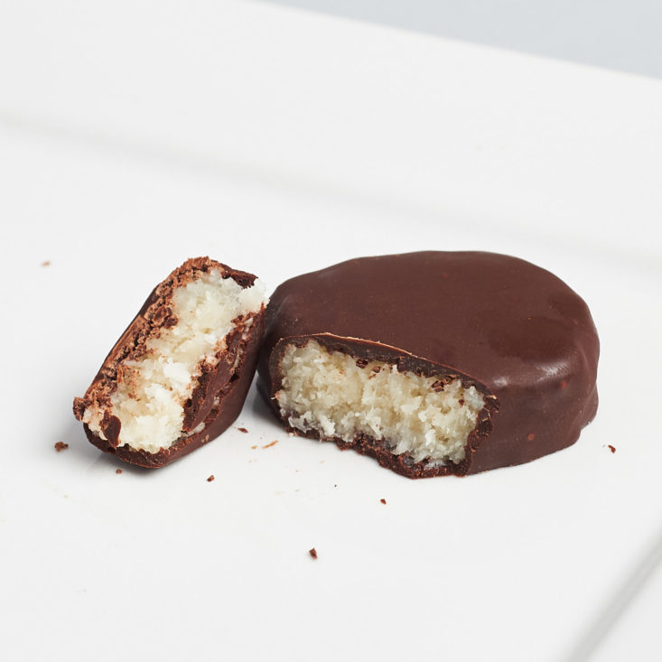See the chocolate bars and specialty chocolates I got in the latest Chococurb box!
