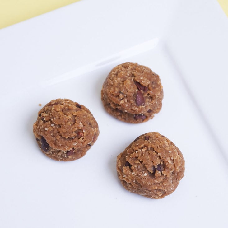 These raw cookies and truffles in this Goodbites box are SO indulgent!