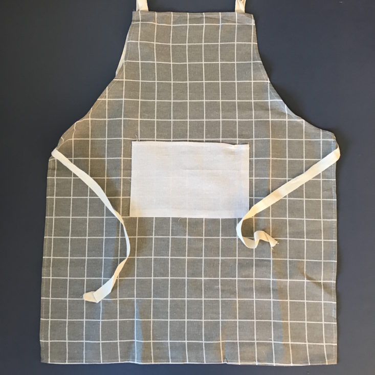 checkered apron with contrasting pocket and tie