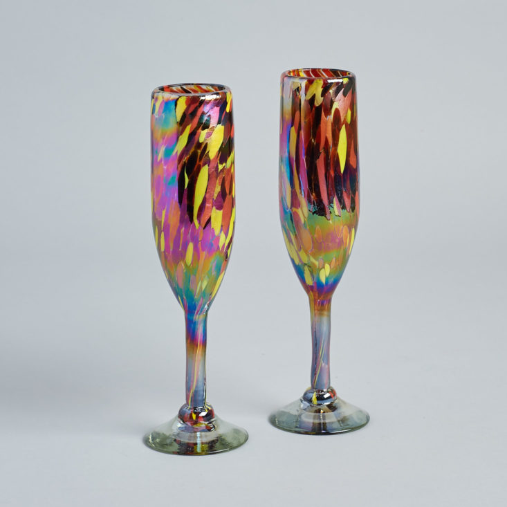 Rainbow champagne flutes to brighten up your holiday table