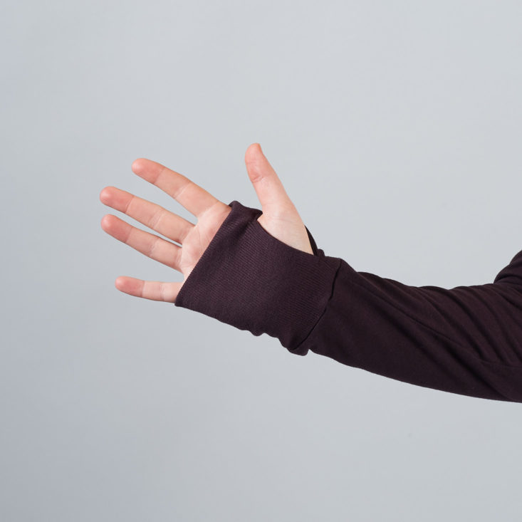 hand wearing a sleeve with thumbholes
