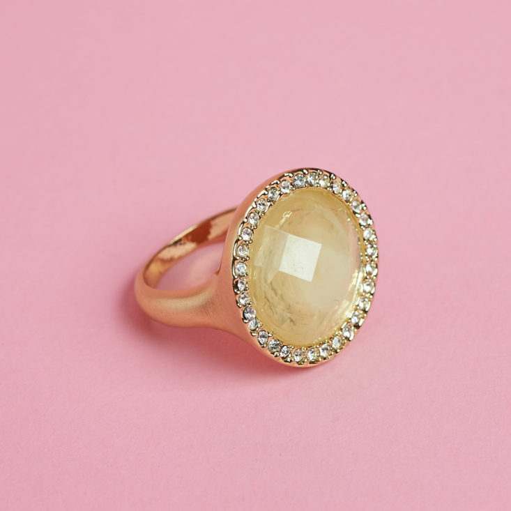 cloudy yellow circle shaped gem ring with crystal accents