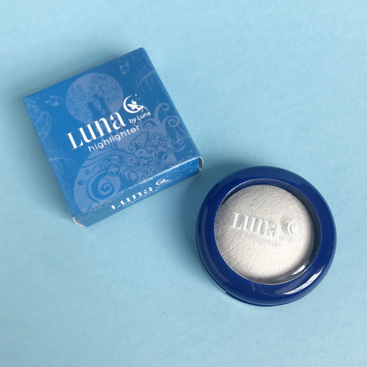 Luna Highlighter in Crescent compact with box