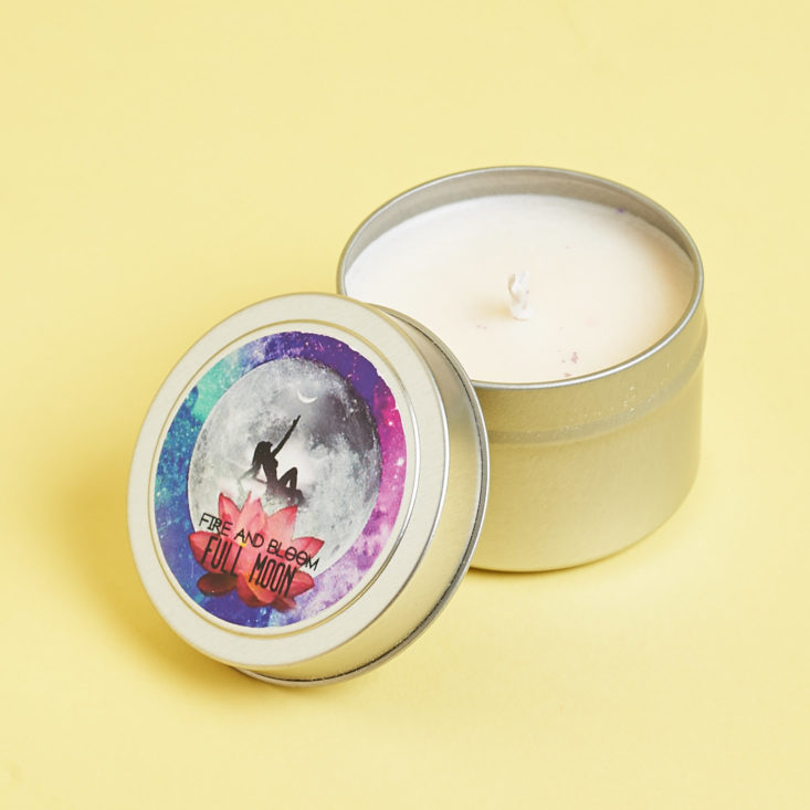 moon candle in tin