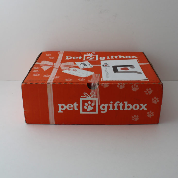 Pet Gift Box Cat January 2018 Box closed