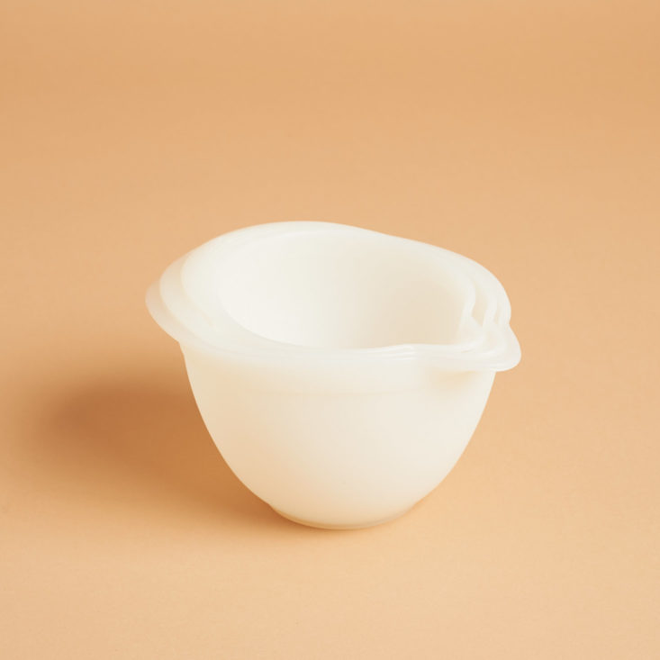 stacking silicone measuring cups