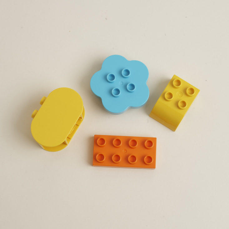 Walmart Toddler Box March 2018 - 0021 - lego parts