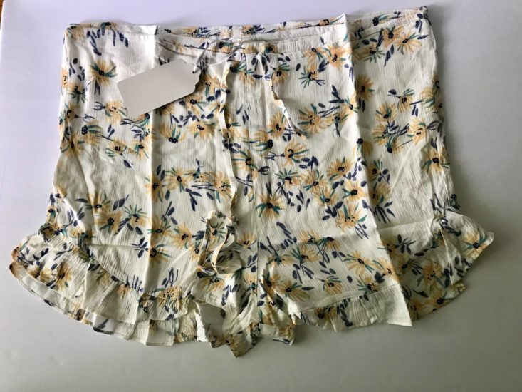 Honey Belle Breeze Ivory Floral Shorts, size L 
