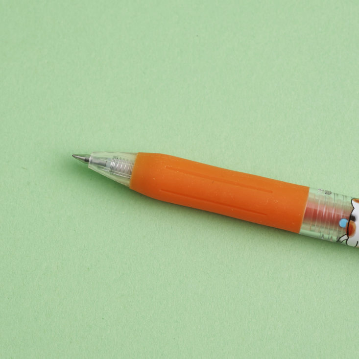 grip and tip of Goro-Goro Nyansuke Sarasa Clip Pen in orange