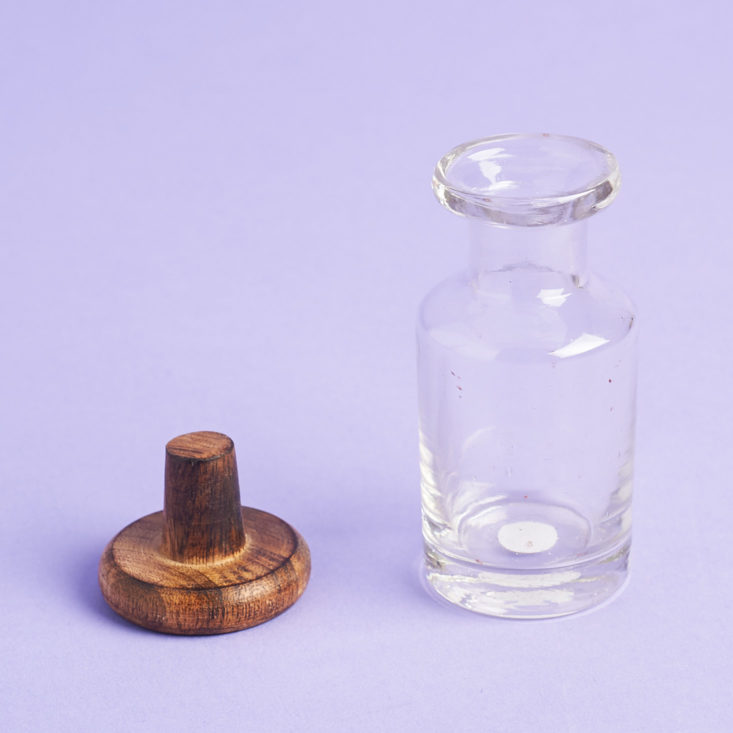globein vial and lid