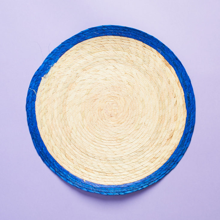 globein placemat with blue trim