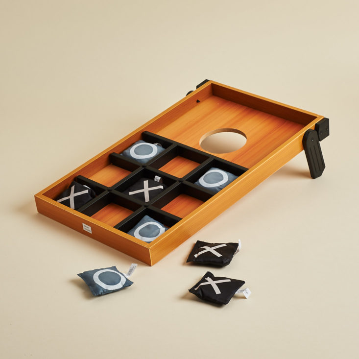 Breo Box Fall September 2018 - Double-sided Game Board with Bean Bags Back