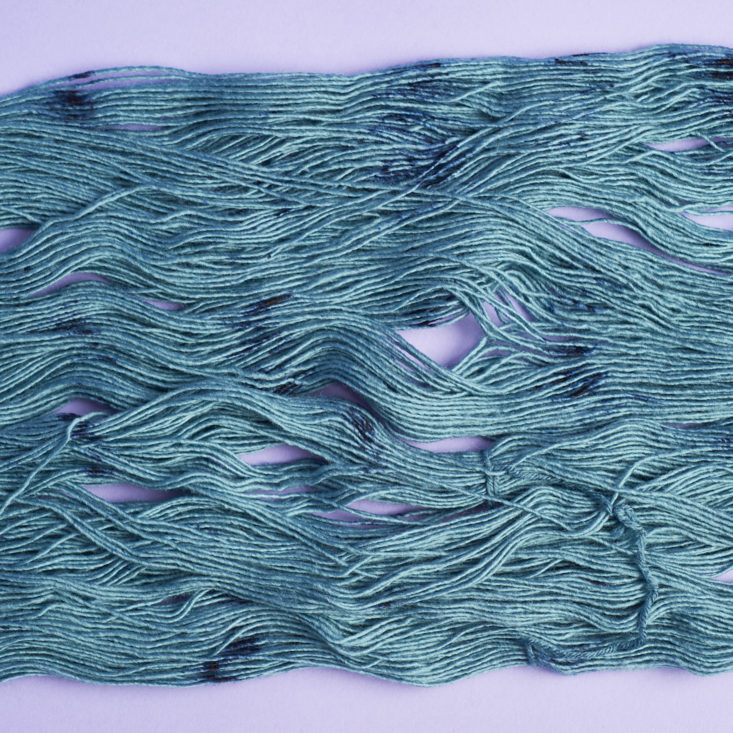 Shibori speckled yarn detail