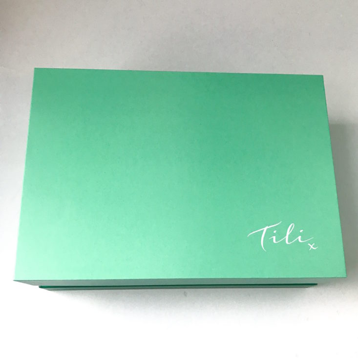 closed green box with Tili printed on top