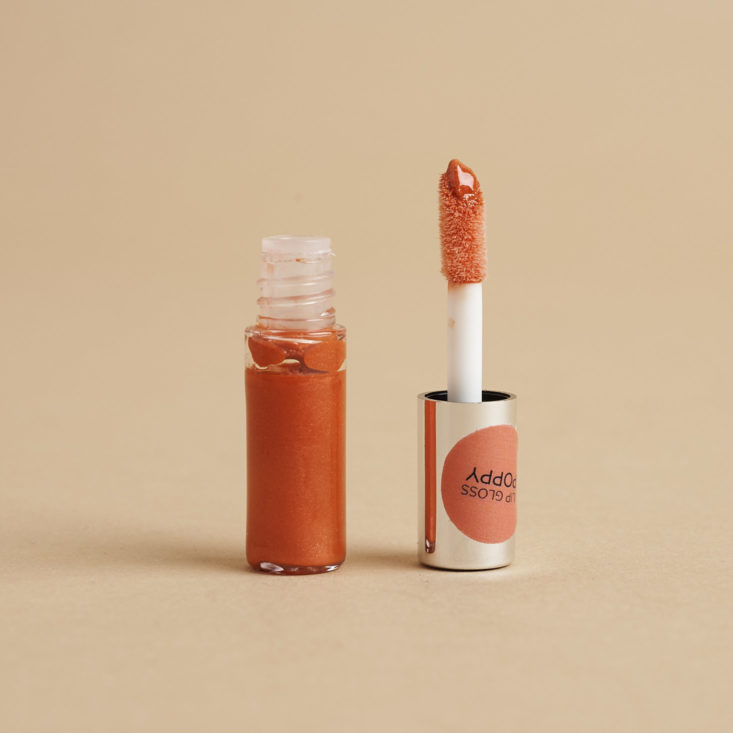 opened au naturale lip gloss sample in Poppy