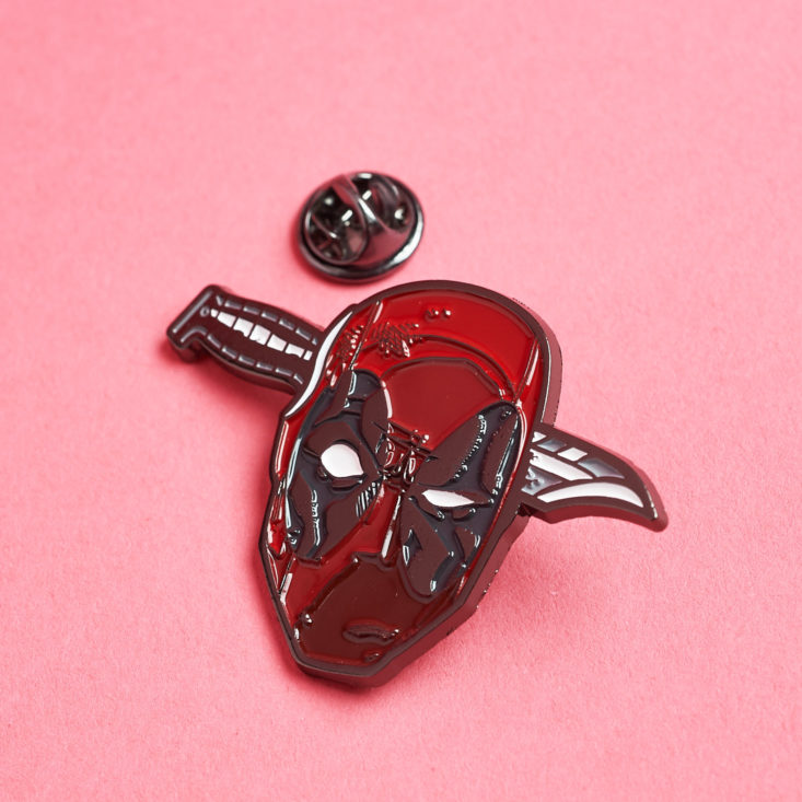 Deadpool Club Merc October 2018 - Deadpool Knifed Pin Top