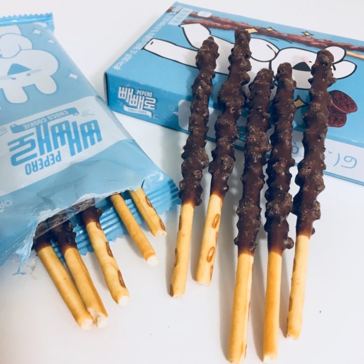 Korean Snacks Box Review November 2018 - PEPERO CHOCO COOKIE OPEN