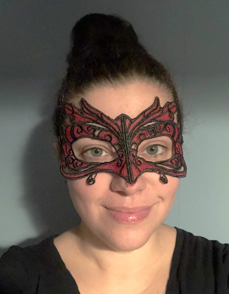 Le Noir Bazaar Mystery Subscription October 2018 - Lace Mask On Face Front