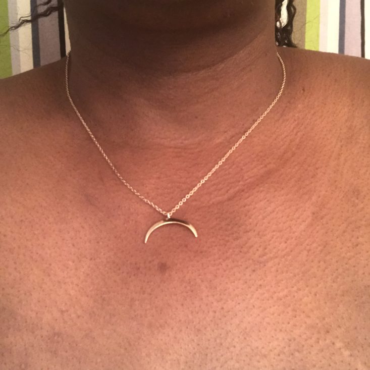 SinglesSwag November 2018 - Necklace Wearing Front