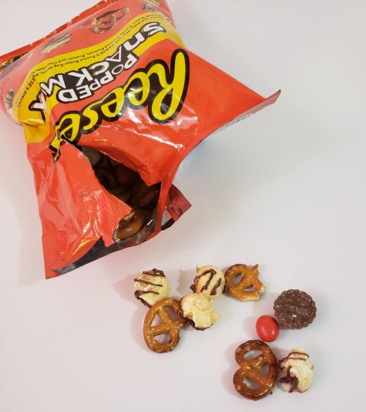 Food And Snack December 2018 - Reese’s Popped Snack Mix Open