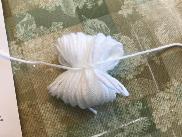 23 Confetti Grace Originial DIY March 2019 - Tie Yarn Ball