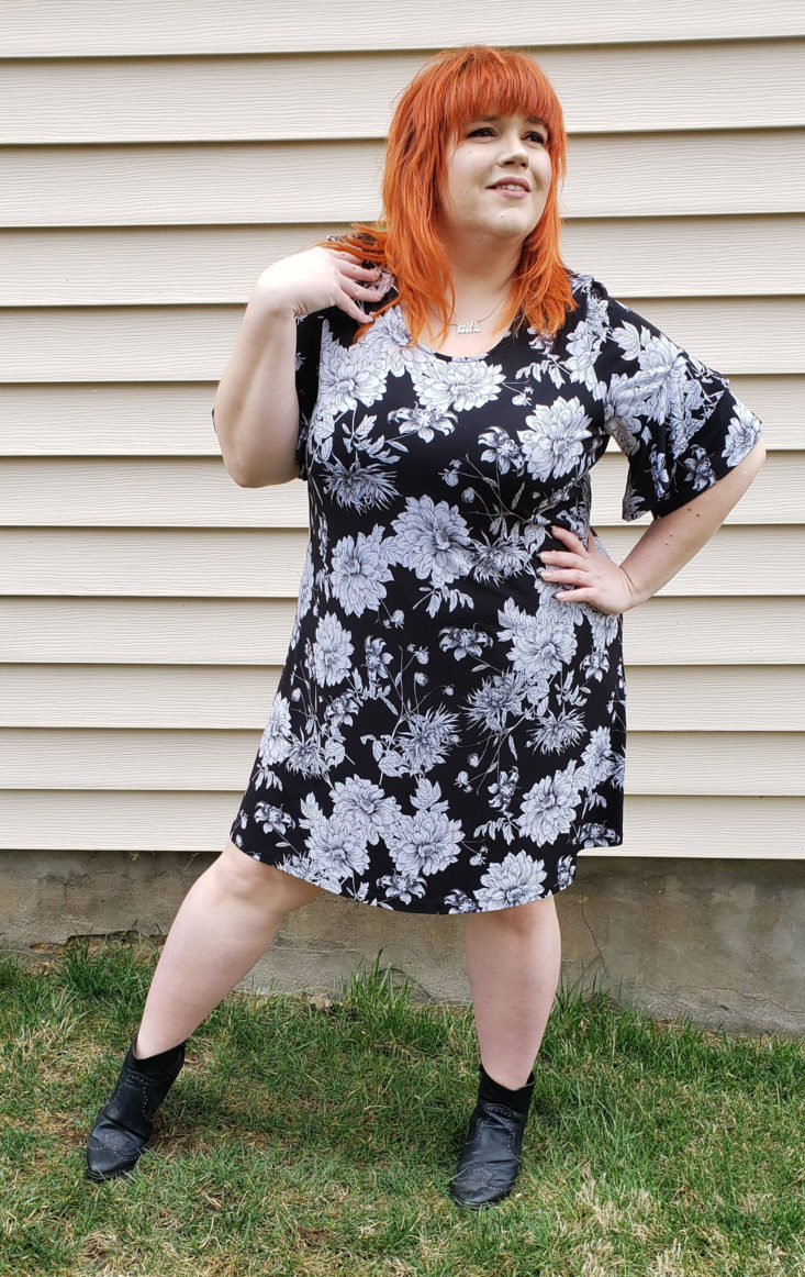 Gwynnie Bee Box Review March 2019 - Floral Shift Dress with Ruffled Sleeves by Karen Kane On Pose 2 Front