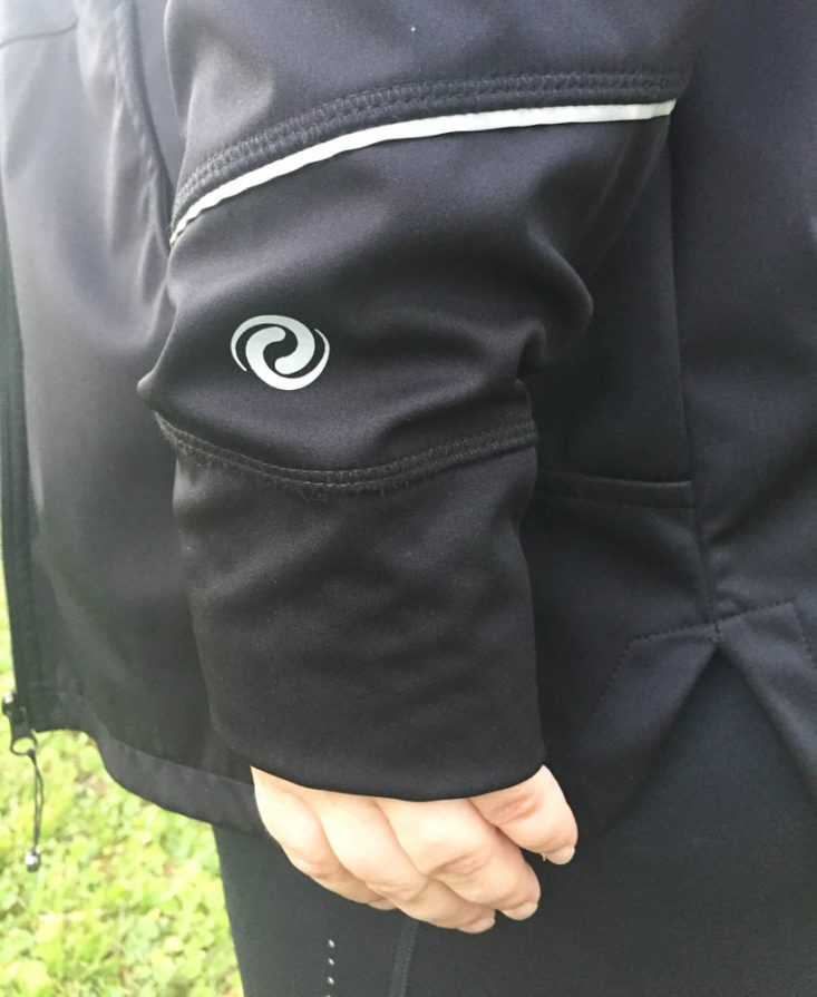 Dia Active Subscription Box Review May 2019 - Pyrenees Jacket by ActiveZone Sleeves Closer