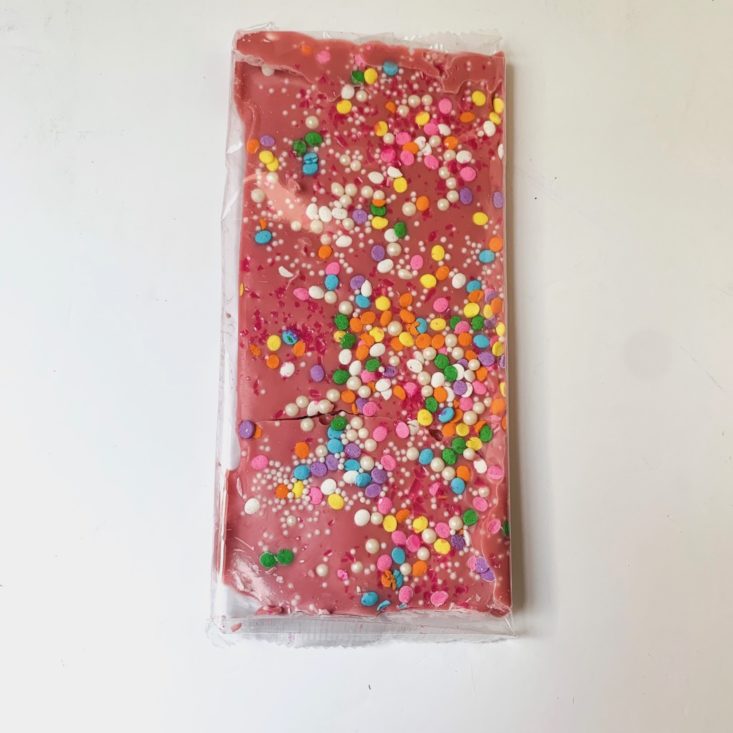 Sugarfina June 2019 - Hello Kitty Pink And Milk Chocolate Bar 4
