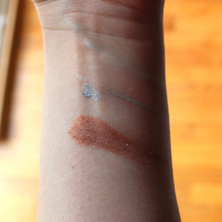 Orglamix Box June 2019 - Swatches of The Eyeshadow and Bronzer on Hand Front