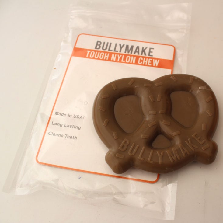 Bullymake Box September 2019 - Pretzel Nylon Chew Top